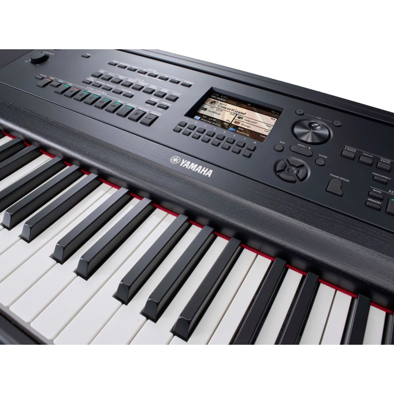 YAMAHA DGX-670 B